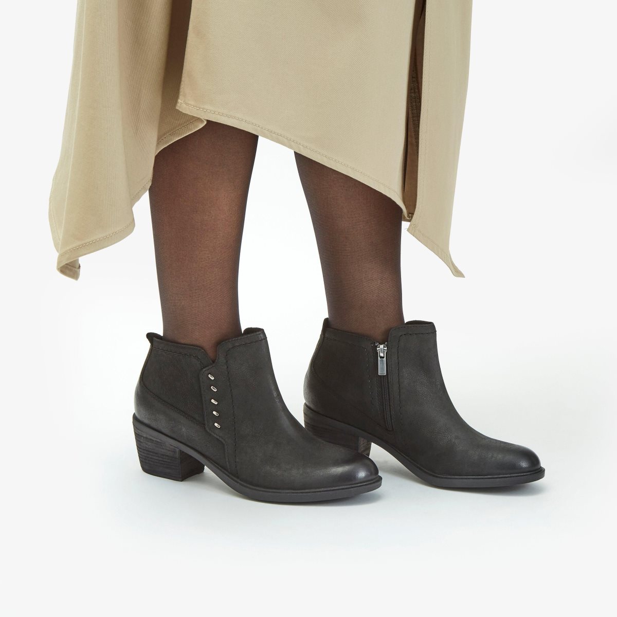 Clarks Neva Lo Black Leather Black | ADCVO5120